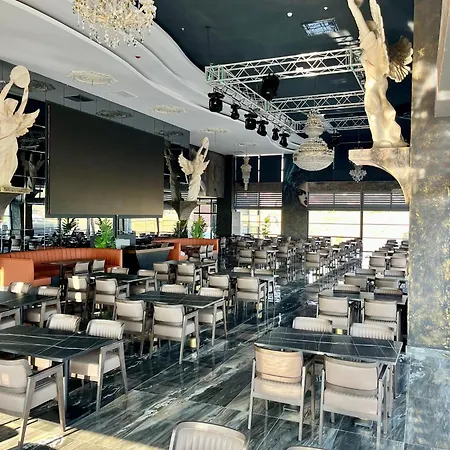 Club Robin Hood فندق 4*