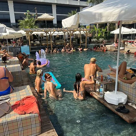 Club Robin Hood Отель 4*